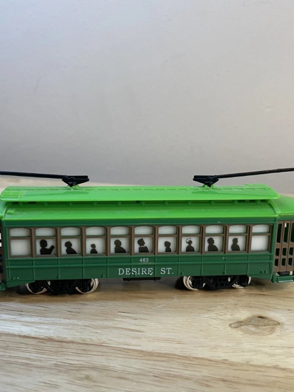 Vintage Bachmann HO Scale Desire St Trolley Car #463 Green Classic Streetcar